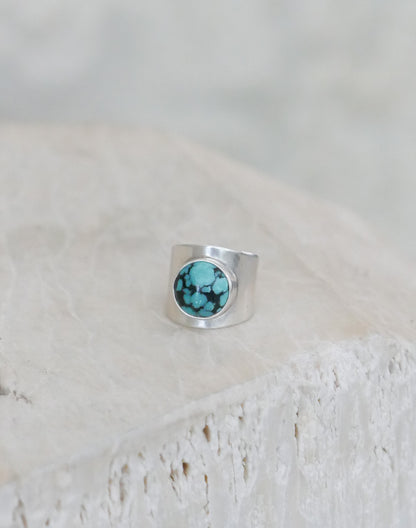 silver & turquoise shield ring: size 6